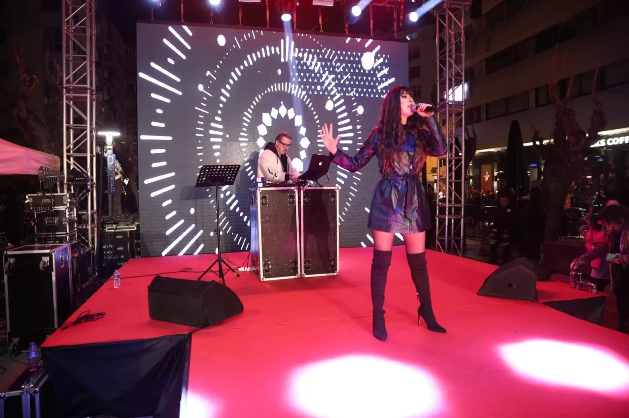 Konak Belediyesi'nden Sevgililer Günü'ne özel Love Fest: Alsancak Sokakları Aşk ve Neşeyle Doldurdu!