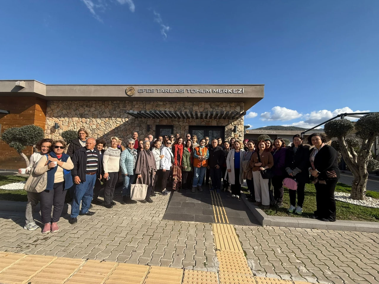 Budama Sanatını Öğrenmek İsteyenler Efes Tarlası’nda Buluştu