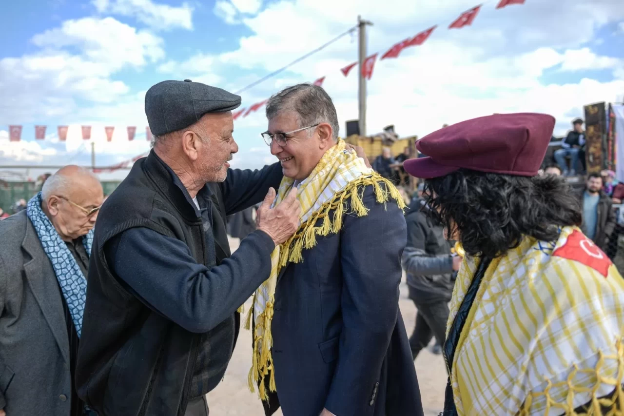 İzmir Büyükşehir Belediye Başkanı Dr. Cemil Tugay, Kınık'ta Folklorik Deve Gösteri Festivali'ne Katıldı