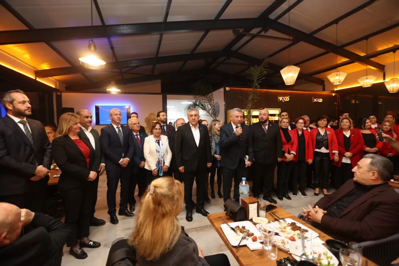 Güzelbahçe'de Siyasi Birlik ve Dostluk Yemeği Düzenlendi: Başkanlar Bir Arada!