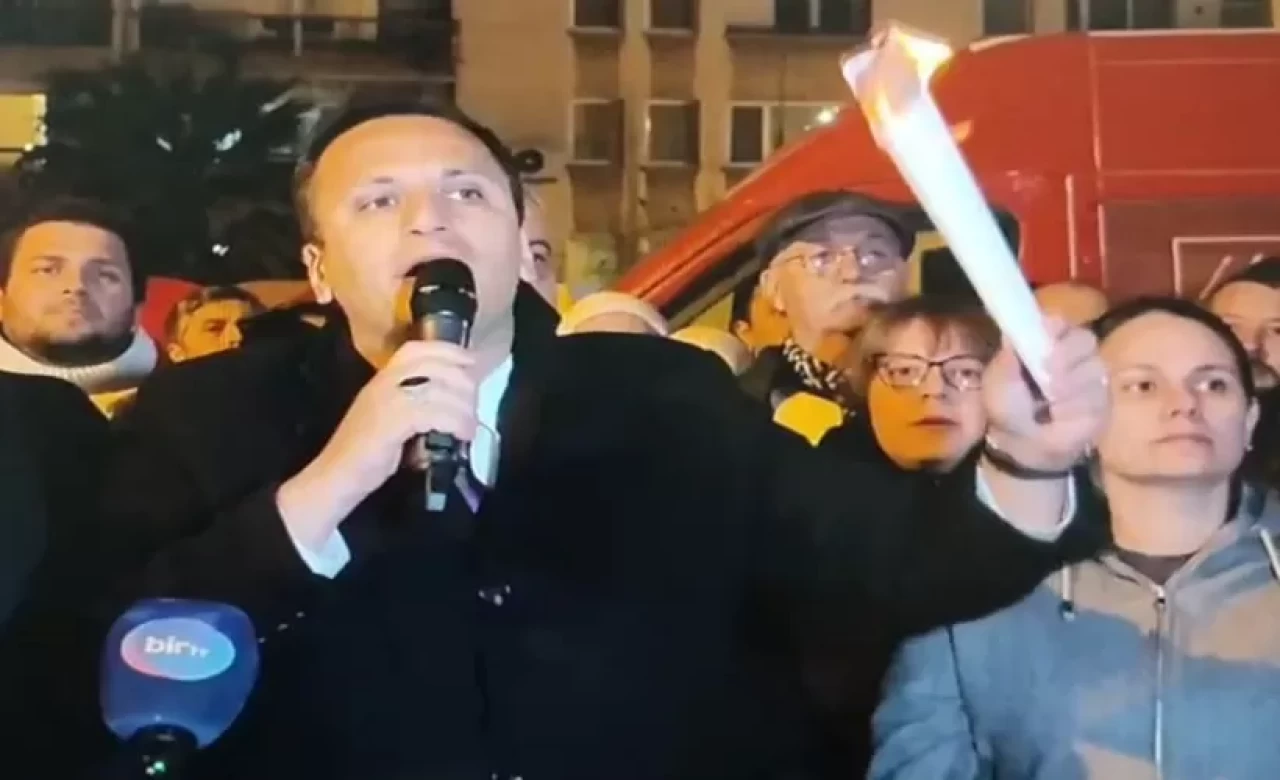 Bornova'da Meydan Direnişi: Ömer Eşki, Diplomasını Yaktı, Mücadeleye Devam Dedi!