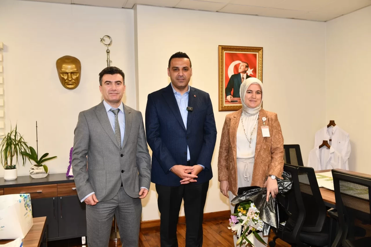 Çiğli Belediye Başkanı Yıldız'dan sağlık çalışanlarına anlamlı Tıp Bayramı ziyareti
