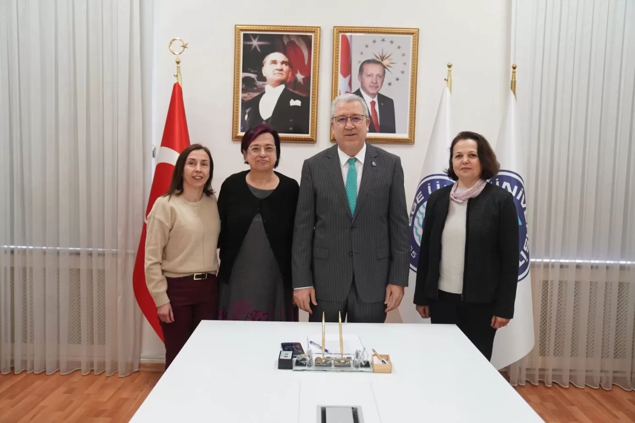Ege Üniversitesi'nden Çığır Açan Buluş! Kenevirle Tekstilde Devrim Yaratacaklar!