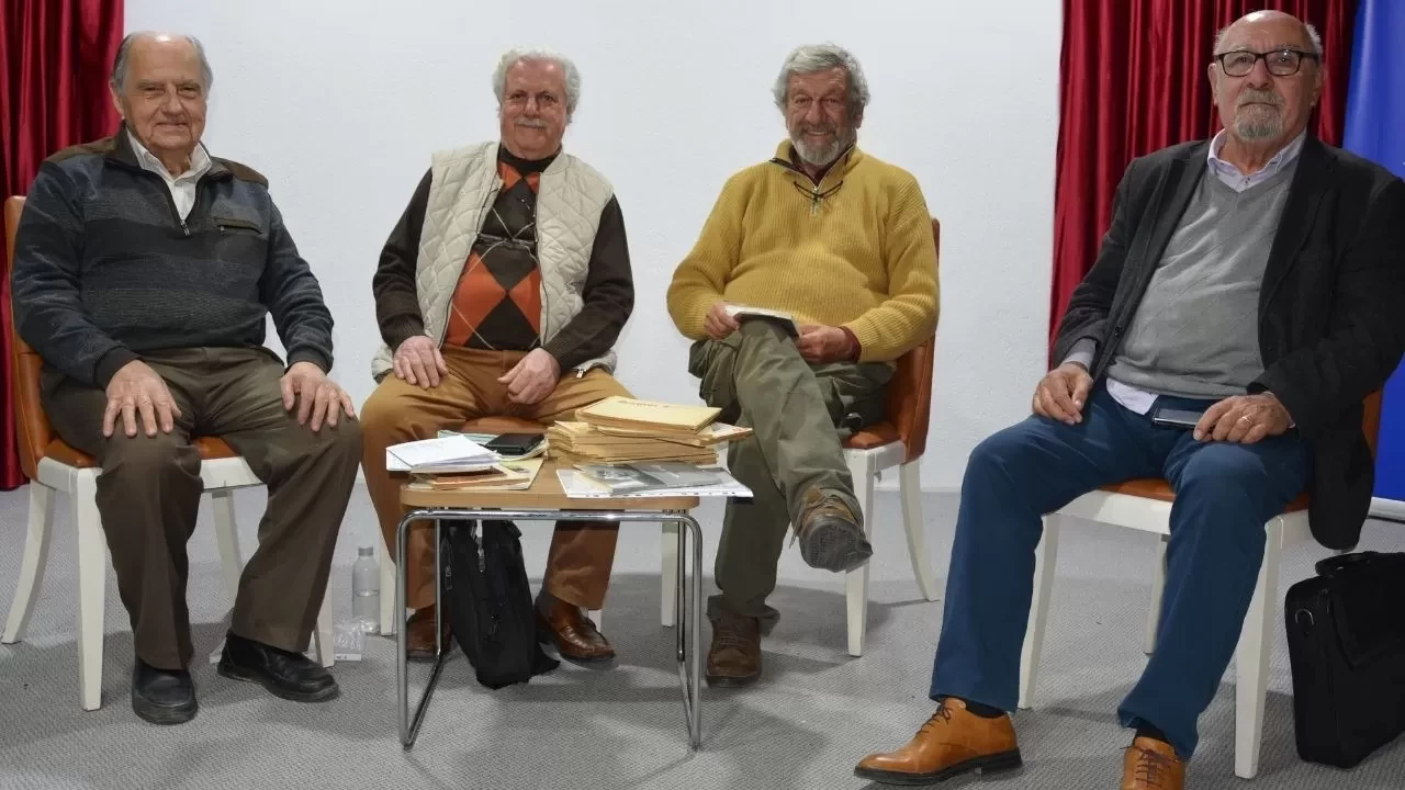 İzmir’de Şiir Rüzgarı! Usta Şairler 60’ların Ruhunu Anlattı