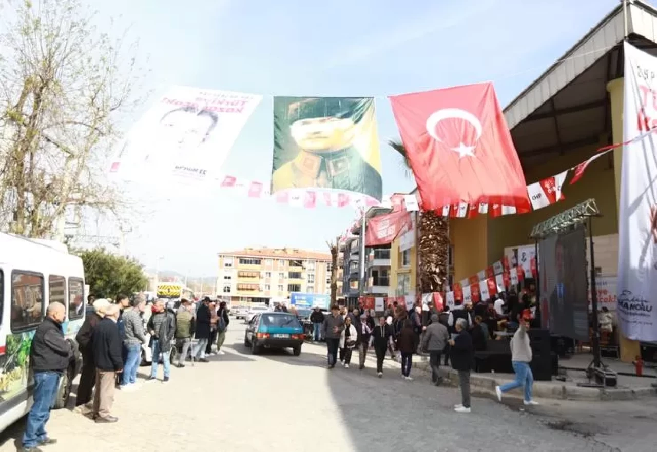 Efes Selçuk'ta İmamoğlu'na yoğun ilgi, vatandaşlar sandıklara akın etti