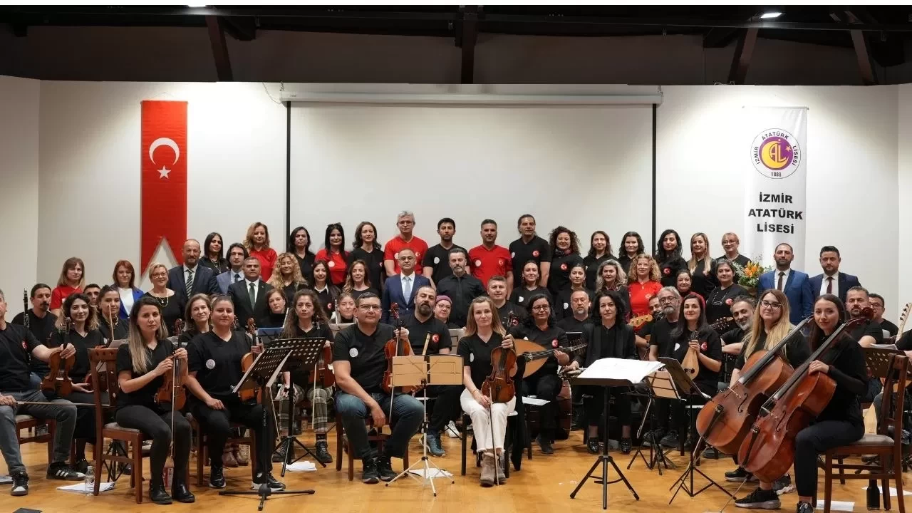 İzmir’de Öğretmenlerle Kültürel Devrim: Maarif Orkestrası ve Halk Dansları Topluluğu Yola Çıktı!