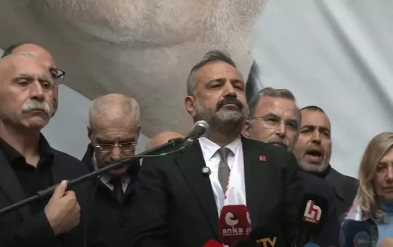 CHP İzmir’den Tarihi Protesto! Binlerce Kişi İmamoğlu İçin Toplandı