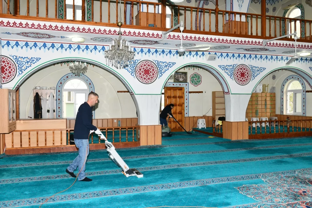 Çiğli Belediyesi'nden Ramazan Bayramı'na Özel Camii Temizliği! Detaylar Burada!