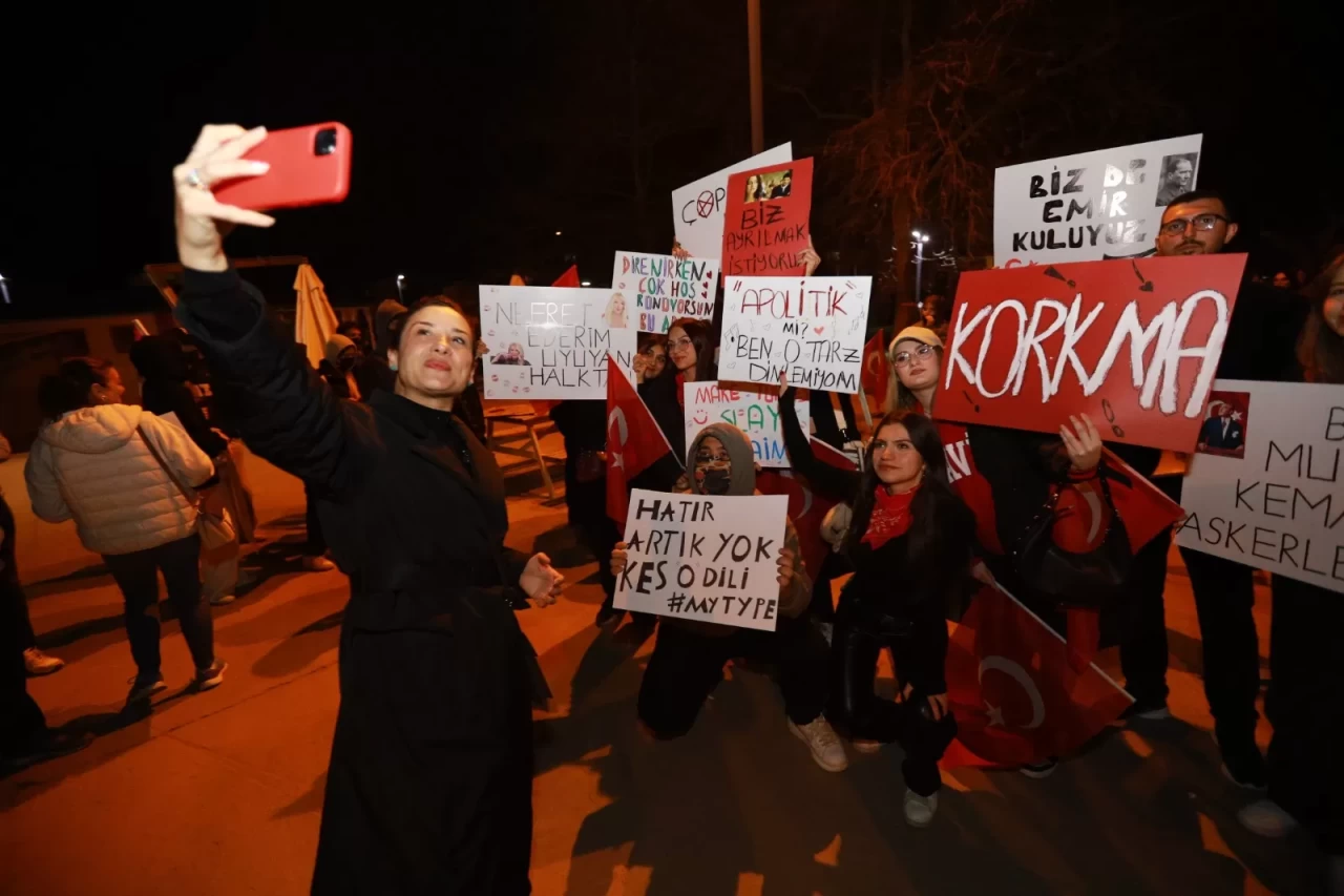 Efes Selçuk'ta üniversite öğrencileri adalet için yürüdü