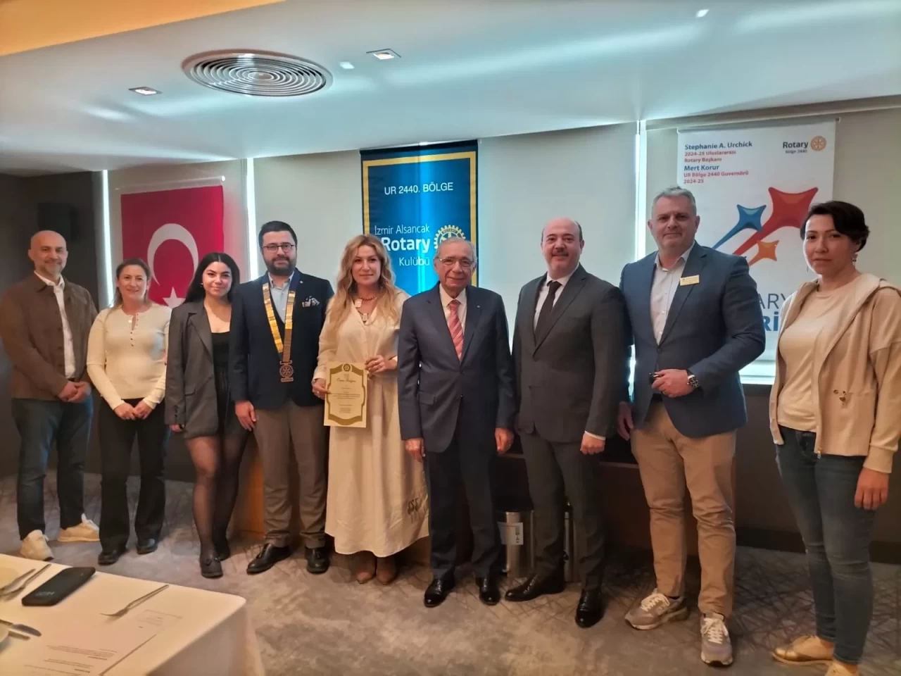 Alsancak Rotary Kulübü'nden Anlamlı Buluşma: Cahide Sonku’nun 200. Oyunu Onuruna Özel Etkinlik!
