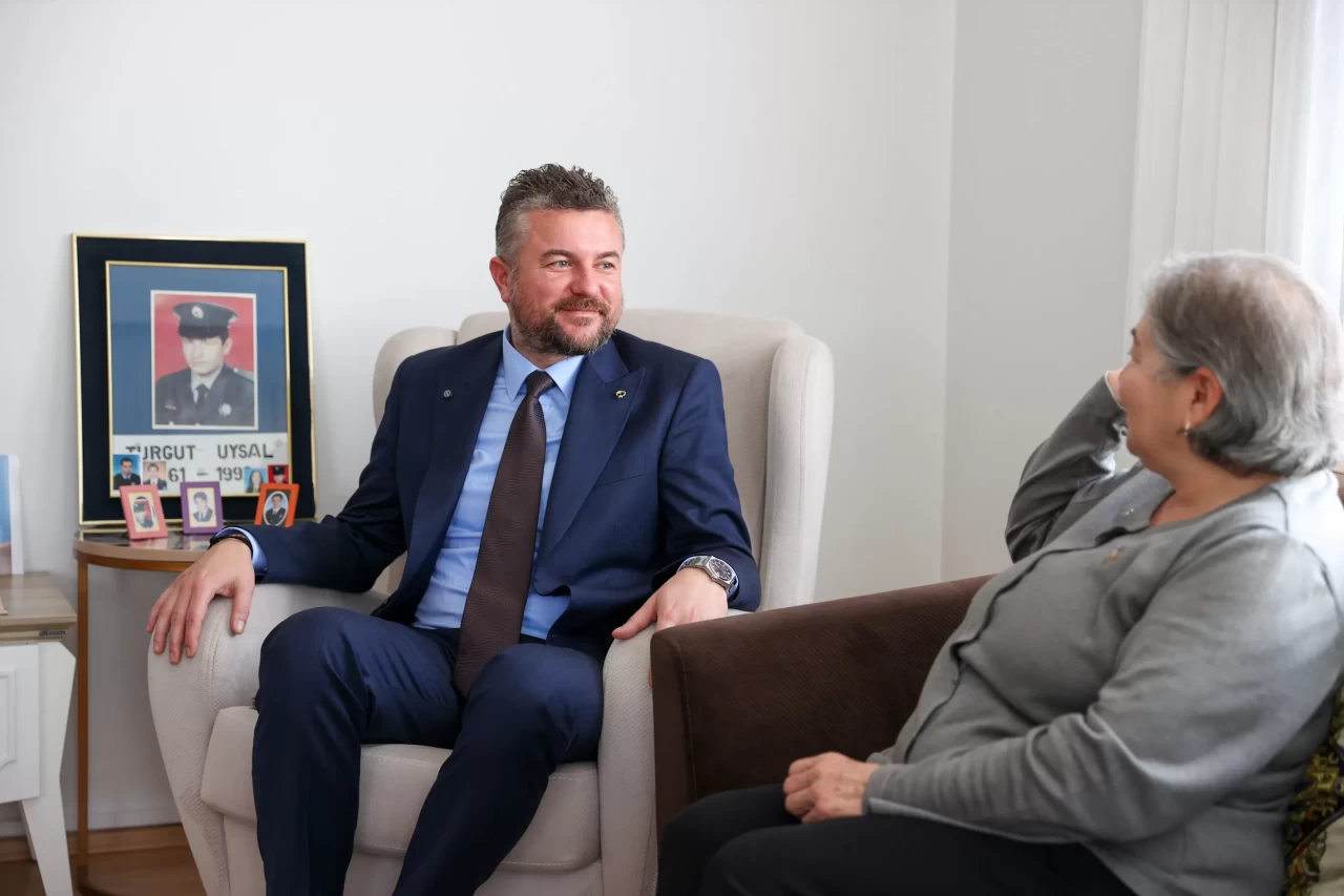 Buca Belediye Başkanı’ndan Şehit Ailesine Duygulandıran Ziyaret