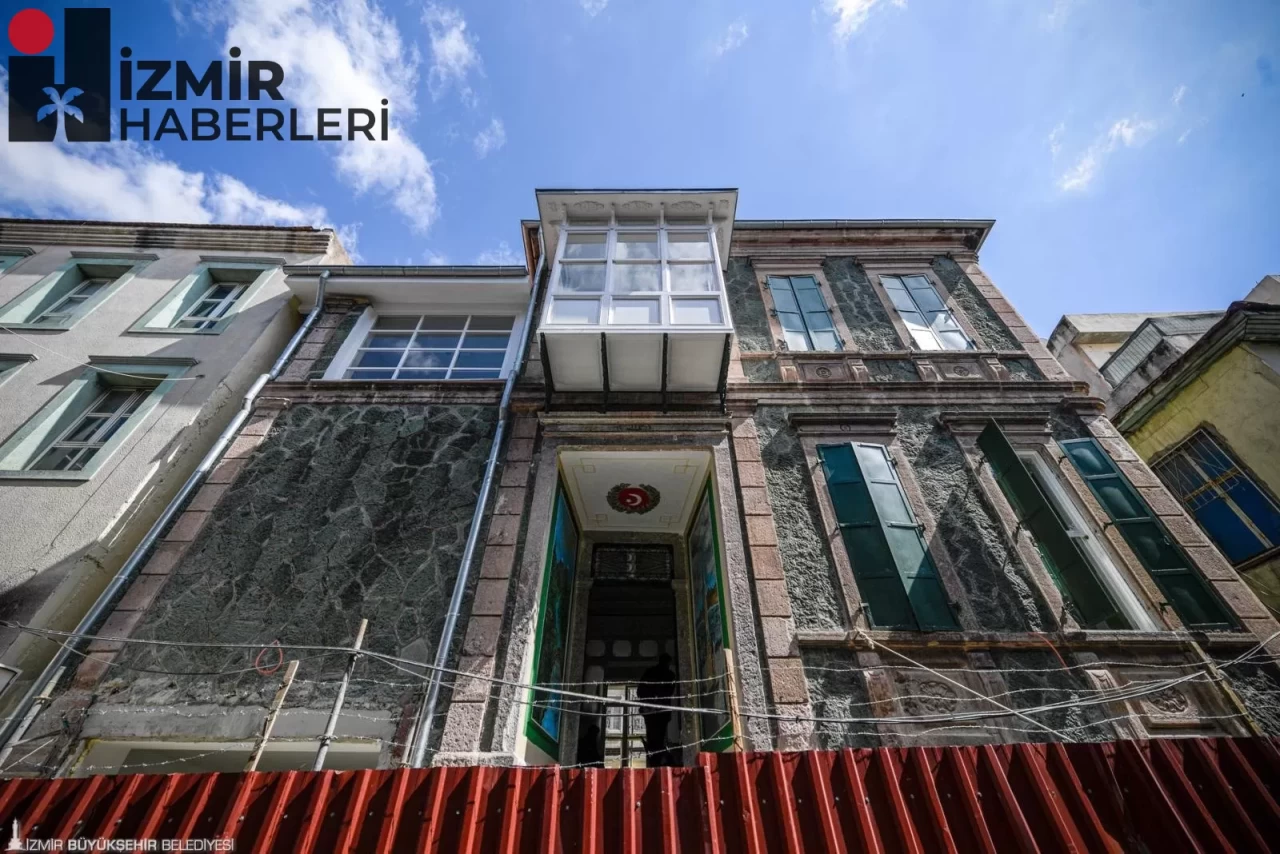 İzmir’in Tarihi Hazinesi Gün Yüzüne Çıkıyor: Ay Yıldızlı Konak’ta Son Dokunuşlar