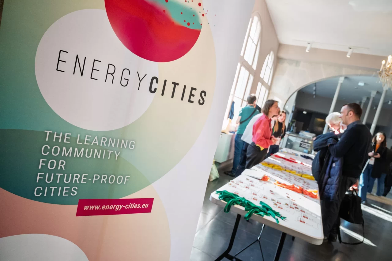 Bornova Belediye Başkanı Eşki, Fransa'da sürdürülebilirlik projelerini uluslararası platformda tanıttı.