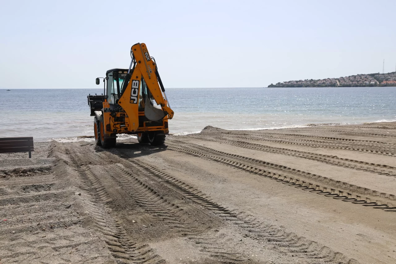 Seferihisar Sahilleri Yaza Hazırlanıyor: Plajlarda Hummalı Temizlik