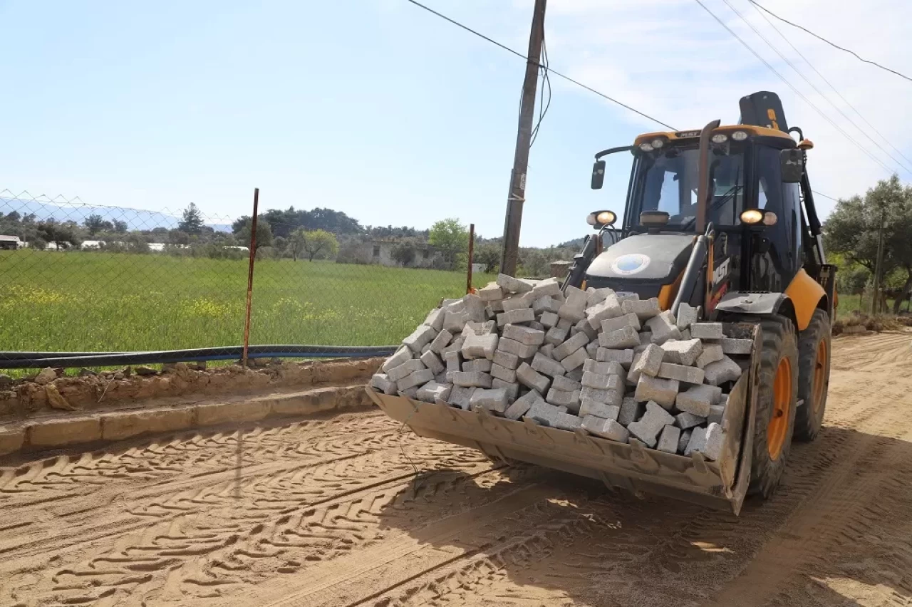 Menderes’te Yol Seferberliği! Ataköy’de Sokaklar Yenileniyor