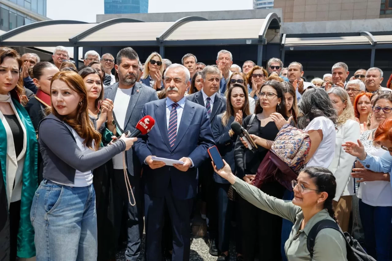 İzmir'de CHP'li üyelerden AKP'li meclis üyesine kadın hakları savunmasıyla suç duyurusu