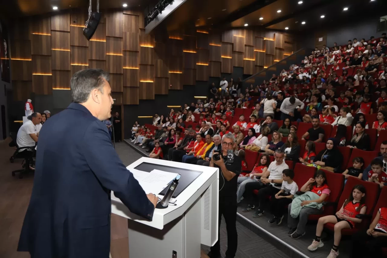 Dikili'de Voleybol Kursuna Yoğun İlgi: 235 Öğrenci Kayıt Yaptırdı