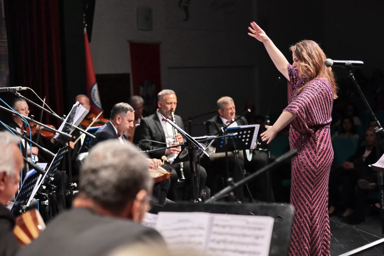 K​onaklılar yaza şarkılarla ‘​Merhaba’ dedi