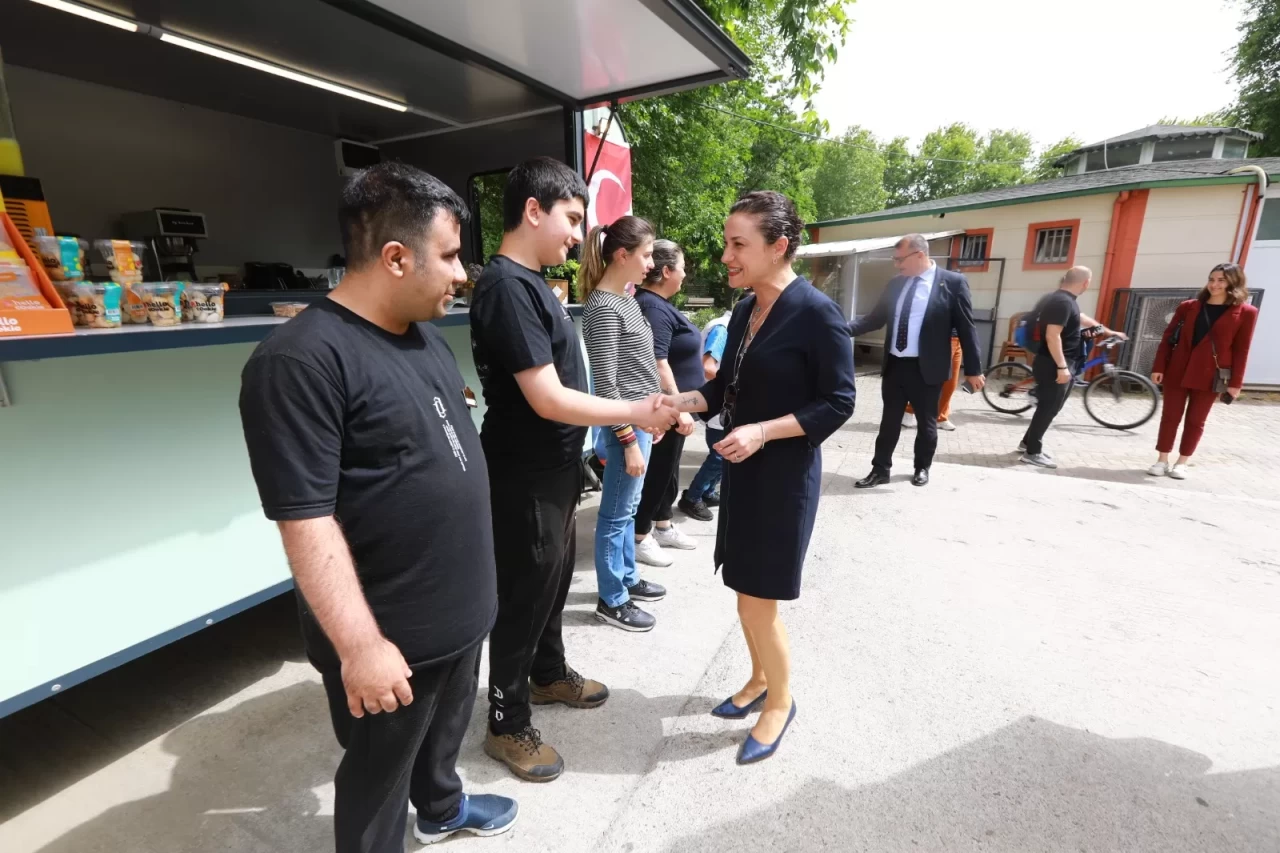 Başkan Sengel’ den Efes Selçuk’un Engelsiz Gençlerine Ziyaret