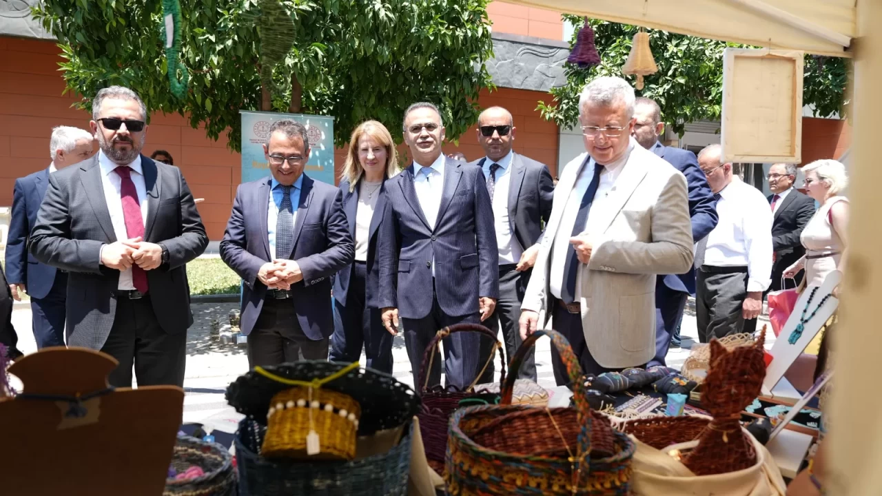 İzmir’de “Hayat Boyu Öğrenme Haftası” Coşkuyla Kutlanıyor