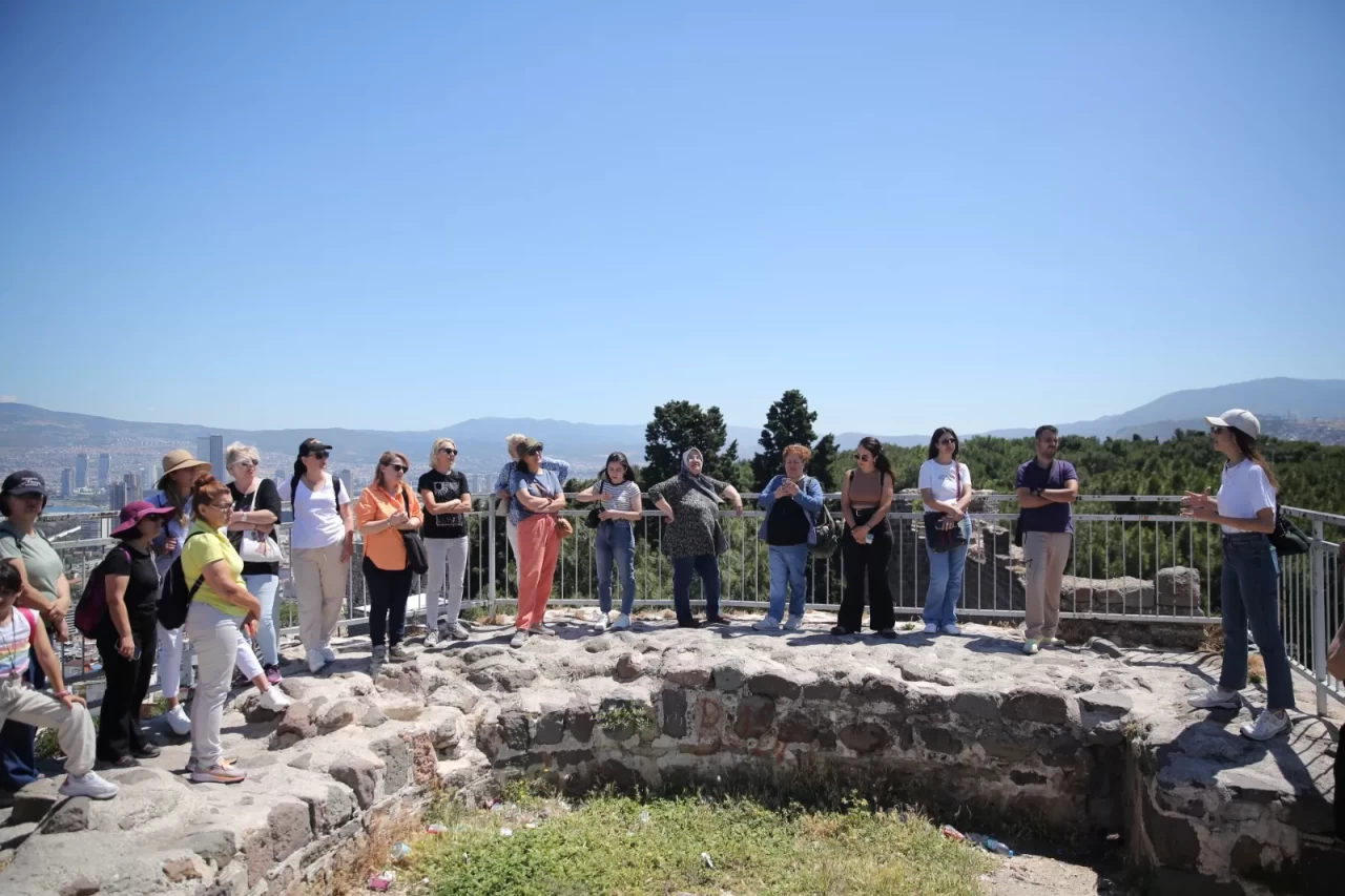 Konak Tarih Gezileri başlıyor: Yeni Kemeraltı rotasıyla tarih yolculuğuna katılın!