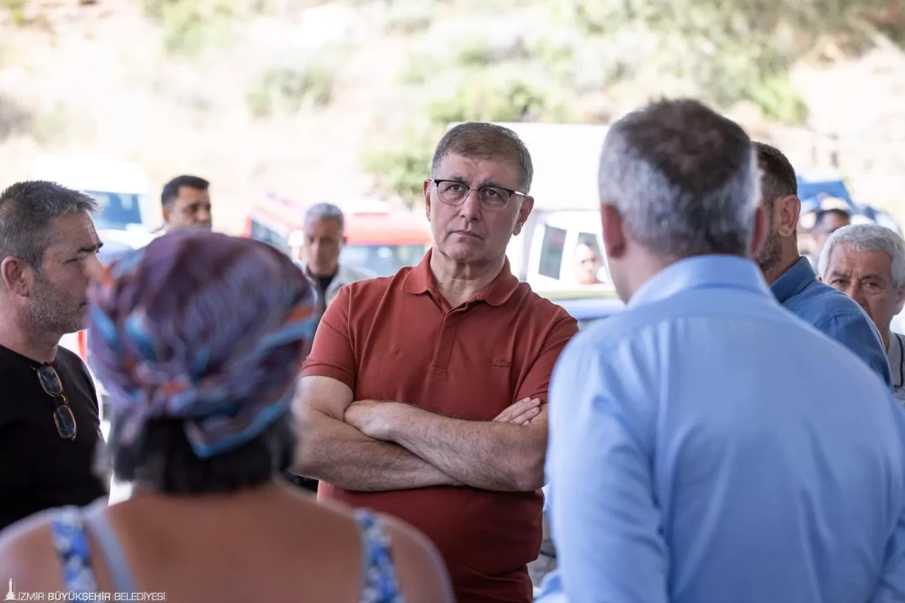 Başkan Tugay yangın bölgesini inceledi