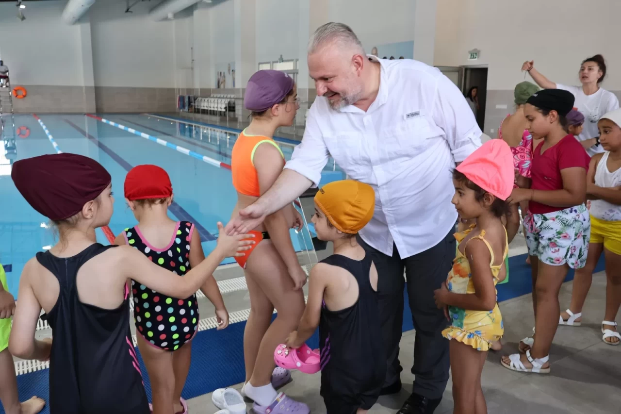 Menemen’de ücretsiz yüzme kursu kayıtları başladı