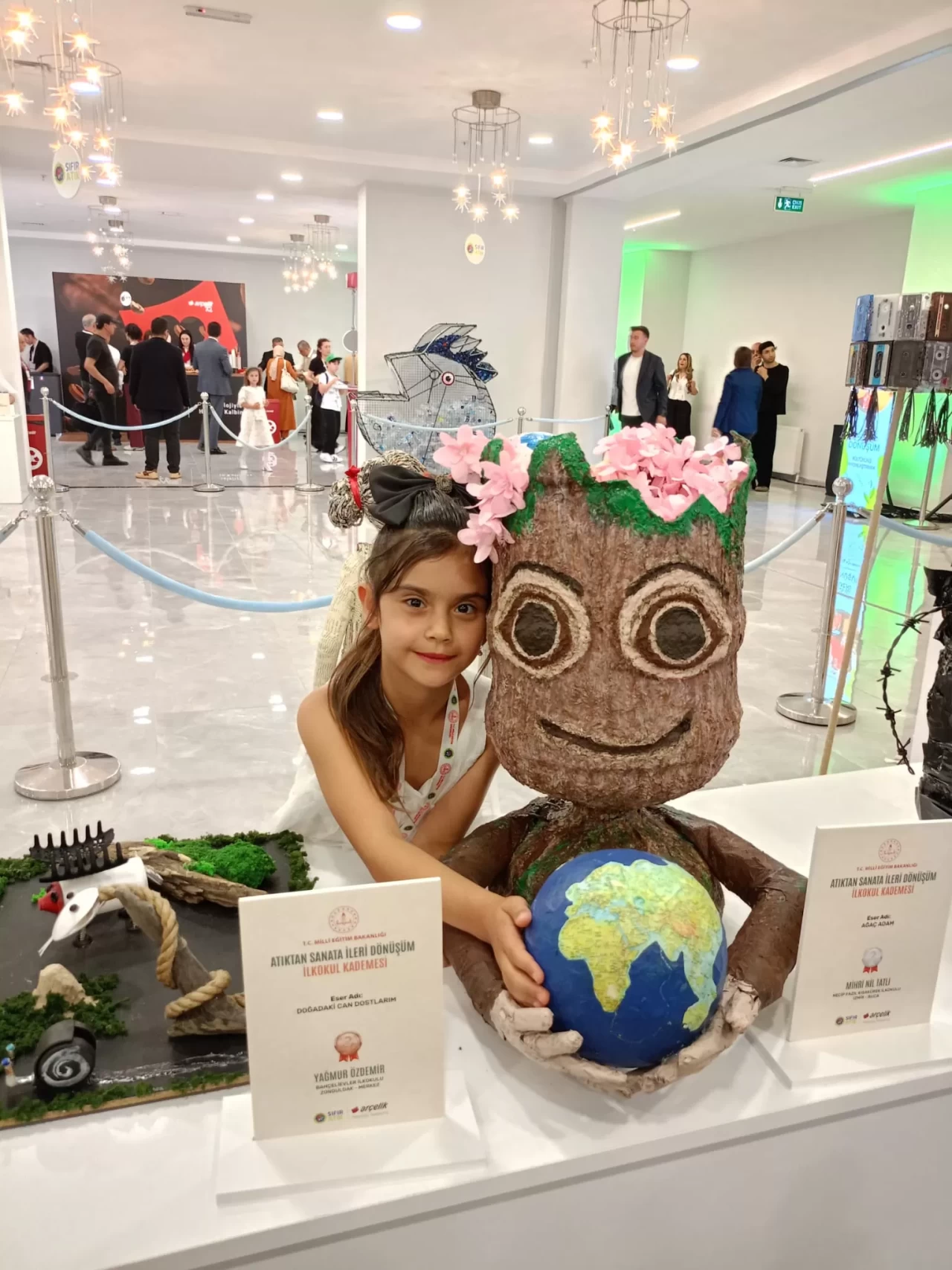 Buca Necip Fazıl Kısakürek İlkokulu Öğrencisi Mihri Nil Tatlı, “Sıfır Atık Yarışması” nda Türkiye İkincisi Oldu
