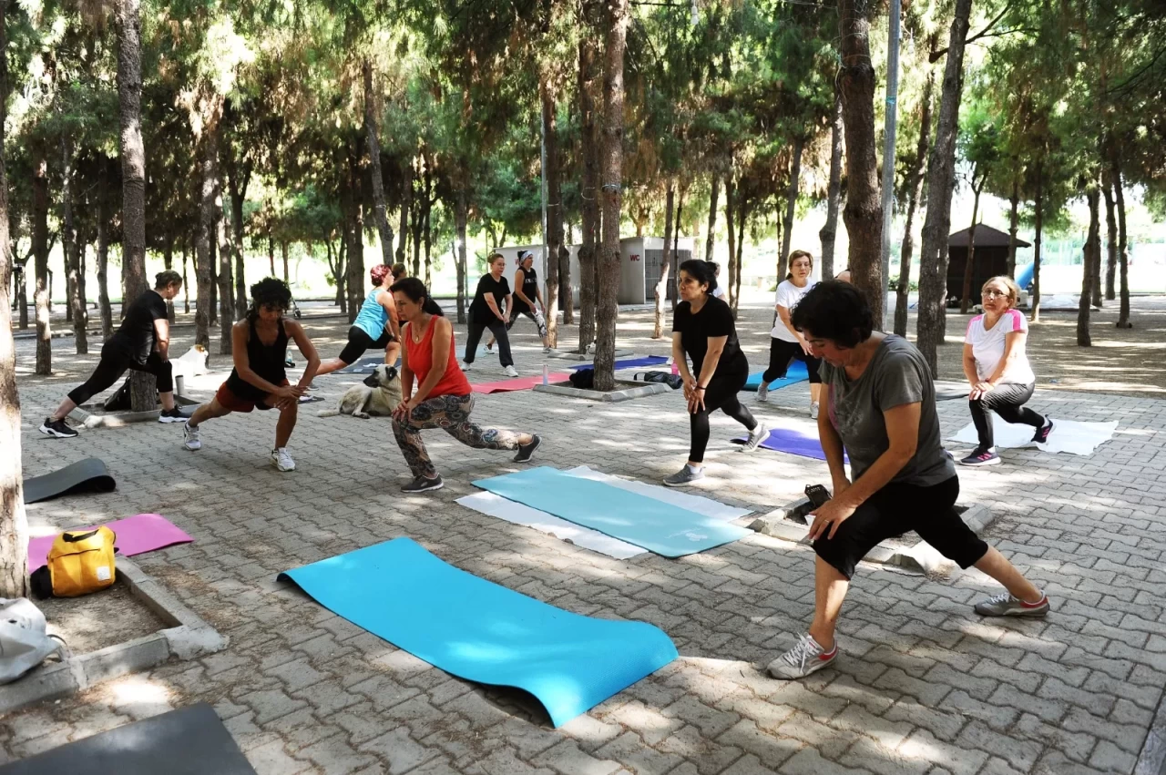 Karşıyaka’nın parklarında spor keyfi başladı