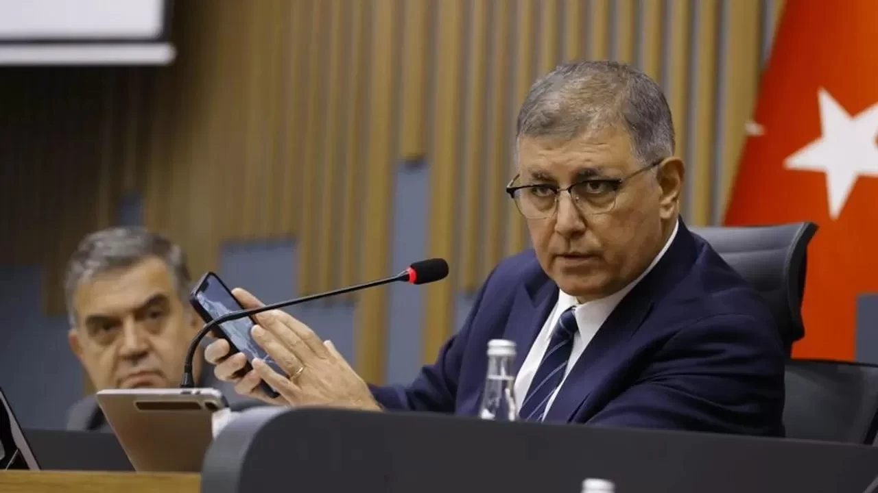 Cemil Tugay: İzmir Büyükşehir Belediyesi'nde sendika yöneticilerinin yakınları işten çıkarılacak