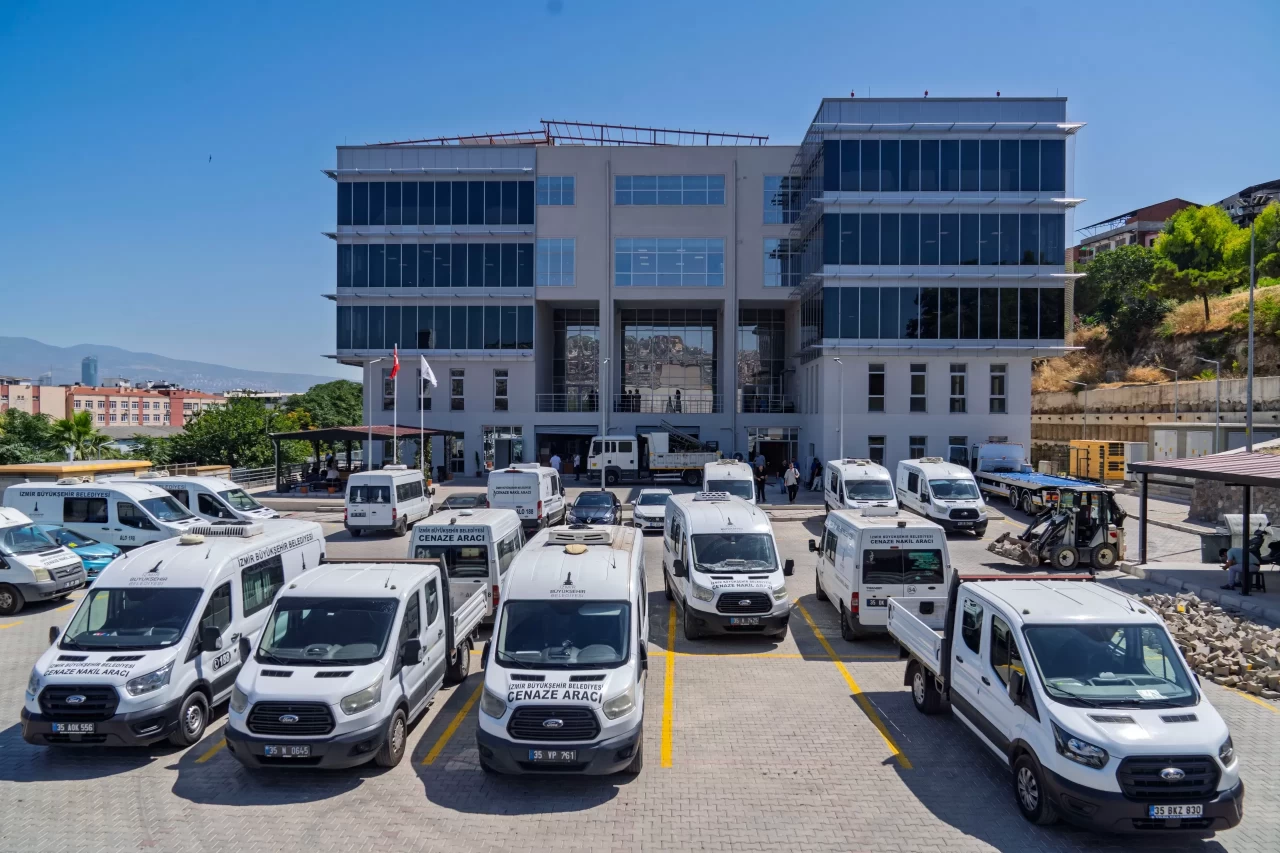 Büyükşehir yeni hizmet binasına kavuştu