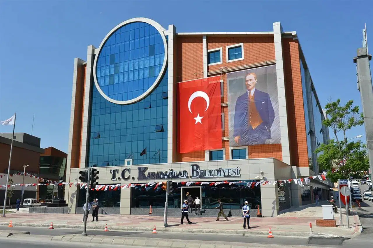 Karabağlar Belediyesi'nden katı atık bedeli açıklaması: "Uygulama yasal ve diğer belediyelerde de var"