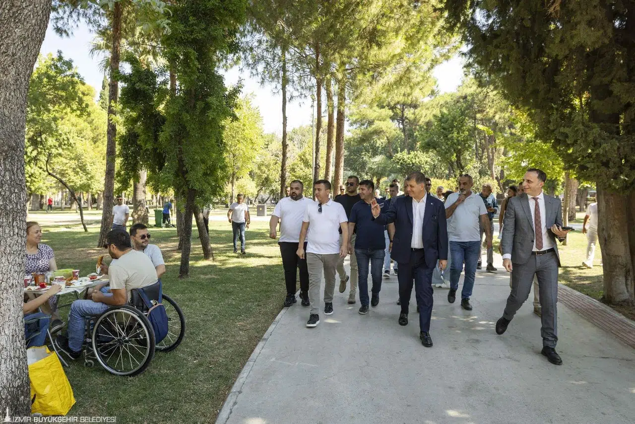 Başkan Tugay Buca’da Hasanağa Bahçesi’ni ziyaret etti, devam eden yatırımları inceledi