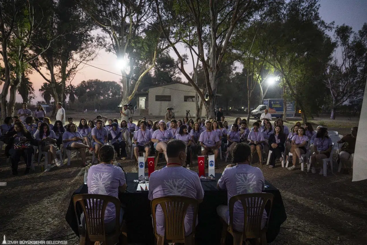 “Belediyeler kuru siyaset yapılan yerler değil”