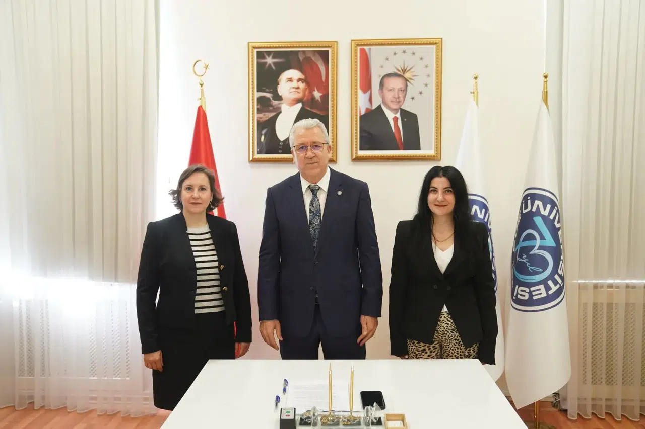 EÜ’nün “Jinekolojik ve Obstetrik Muayene Giysisi” buluşu “Faydalı Model” olarak tescillendi