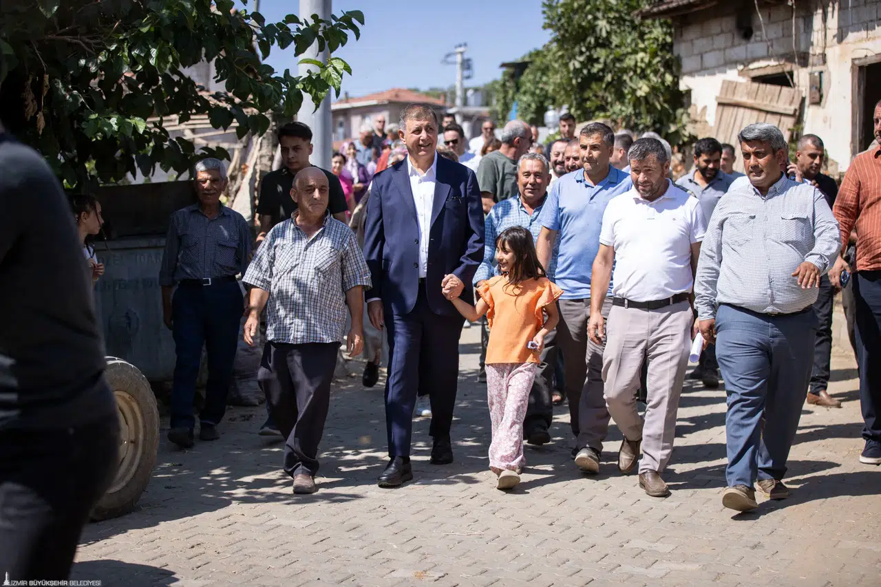 Başkan Tugay yangında zarar gören Köseler’i ziyaret etti