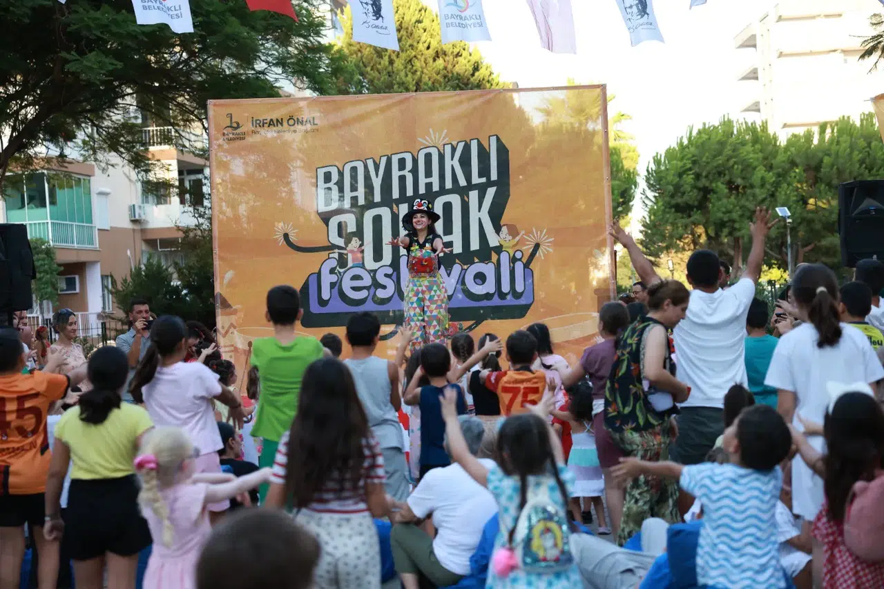 Bayraklı Sokak Festivali’nde çocuklar doyasıya eğlendi