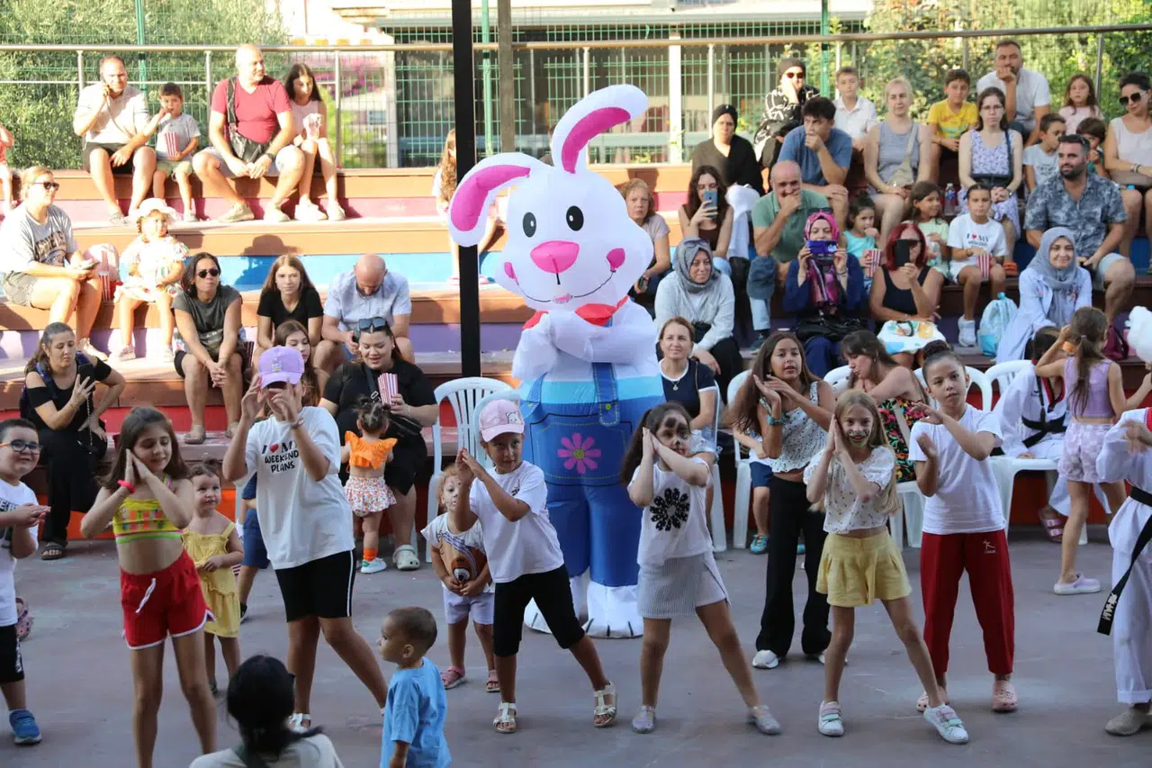 “Minik Kalpler” Seferihisar Çocuk Şenliği’nde buluştu