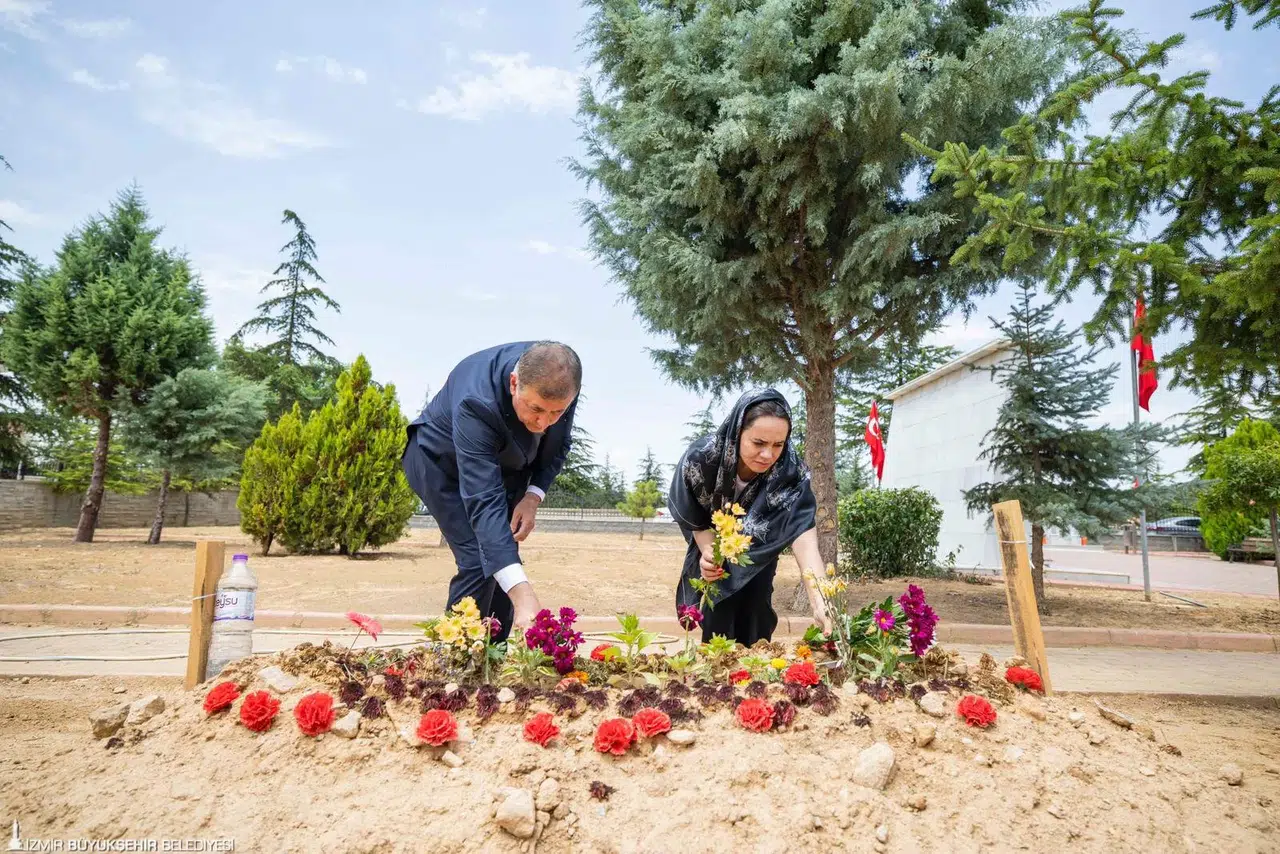 Başkan Tugay yangın şehidi İbrahim Demir’in ailesini ziyaret etti