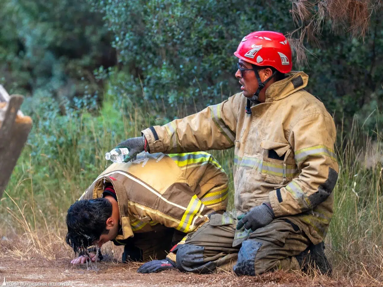 Gaziemir’de yangın kontrol altına alınıyor