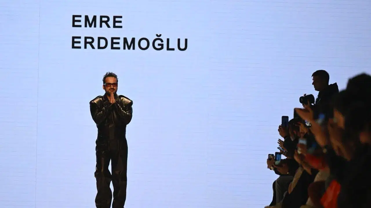 Cennetin Batısında, Kadının Devrimi Başlıyor