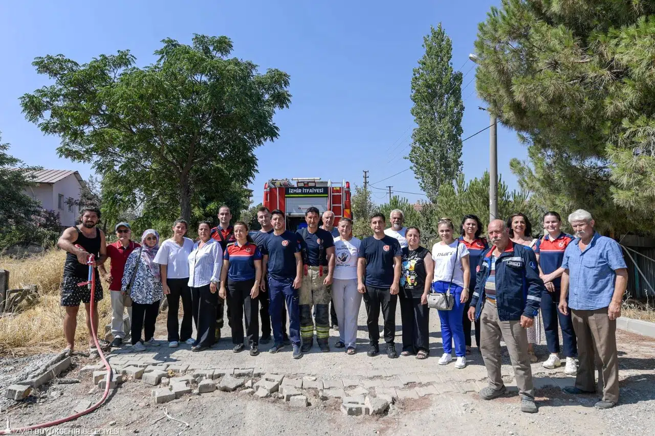 İzmirli baba ve kızı yangınlara karşı omuz omuza mücadele ediyor