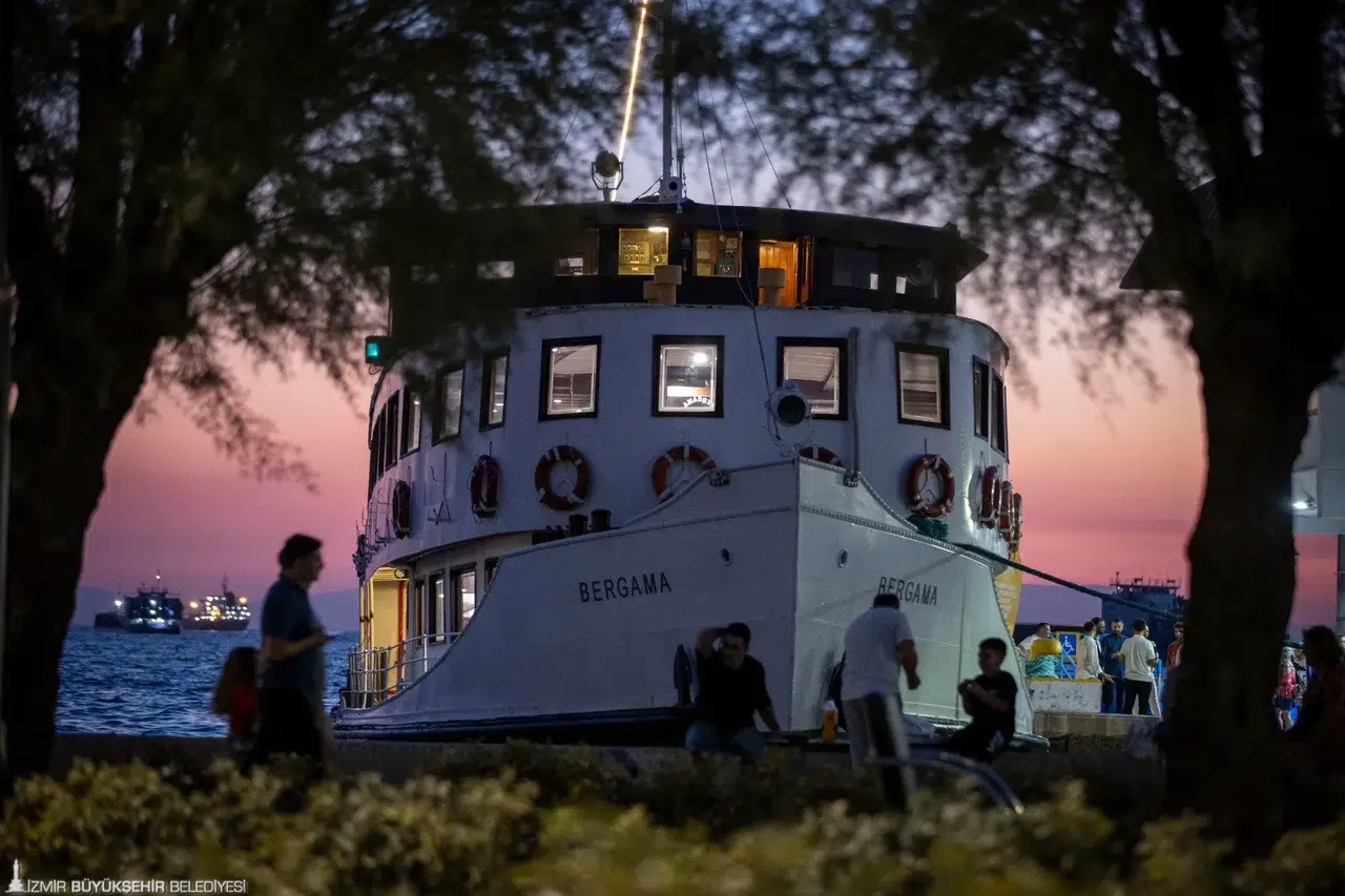 Bergama Vapuru ile İzmir Körfezi’nde tarihe yolculuk