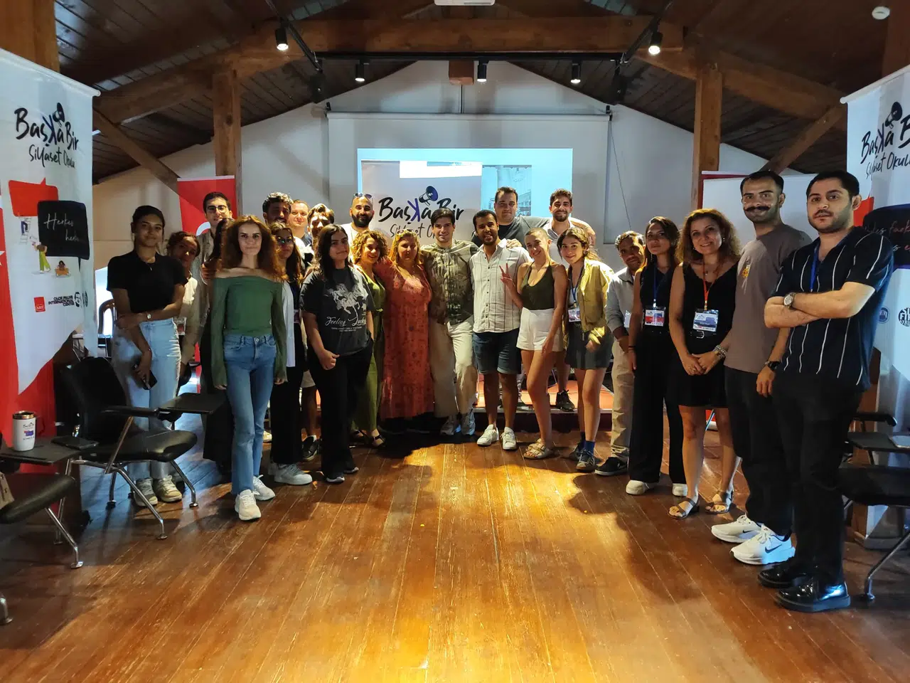 İsveç Milletvekili Castro, Gençlerle “Başka Bir Siyaset Okulu’nda Buluştu