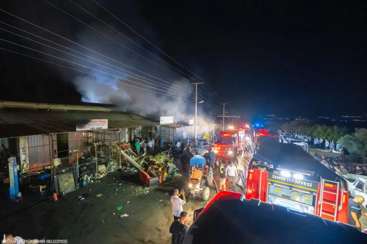 Kemalpaşa’da sanayi sitesinde çıkan yangın kontrol altına alındı