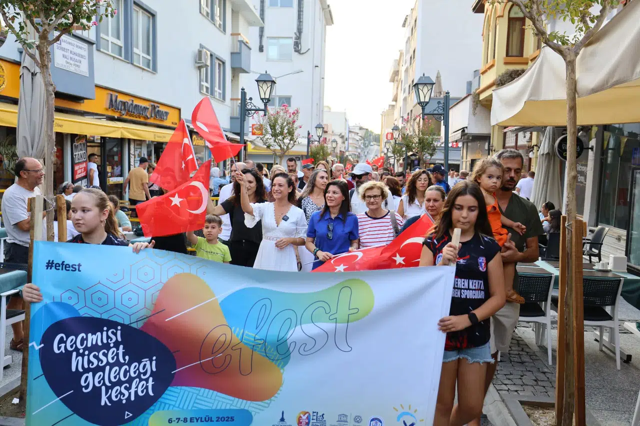 EFEST 2025 renkli görüntülerle başladı