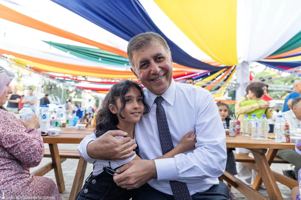 Başkan Tugay çocuklarla buluşmaya devam ediyor