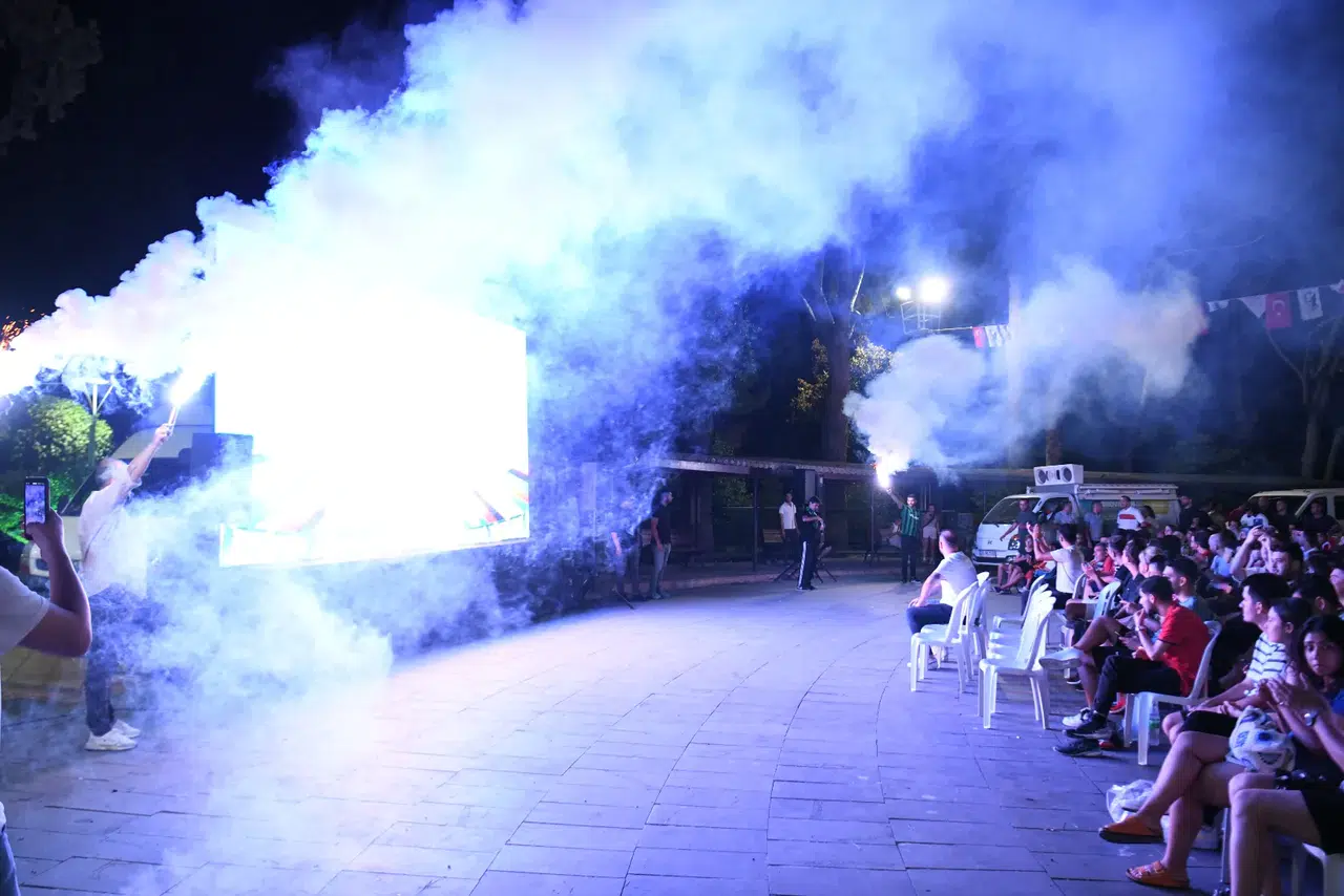 12 Dev Adam’ın final heyecanı Bornova’da dev ekranda yaşanacak