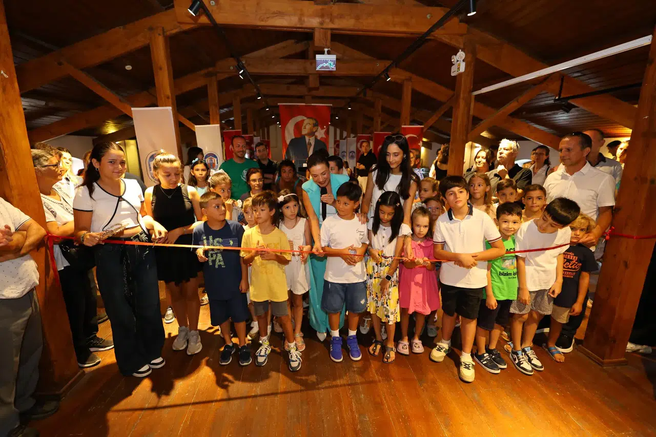 Efes Selçuk’un çocuklarından barış çizgileri