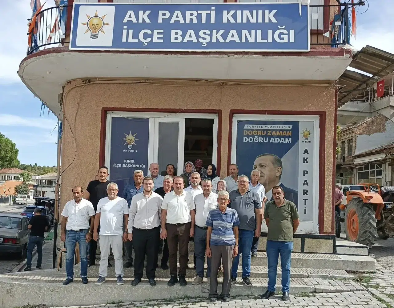 AK Partili Kırkpınar’dan Özel’e yanıt; Siz önce İzmir’in çöplerini temizleyin